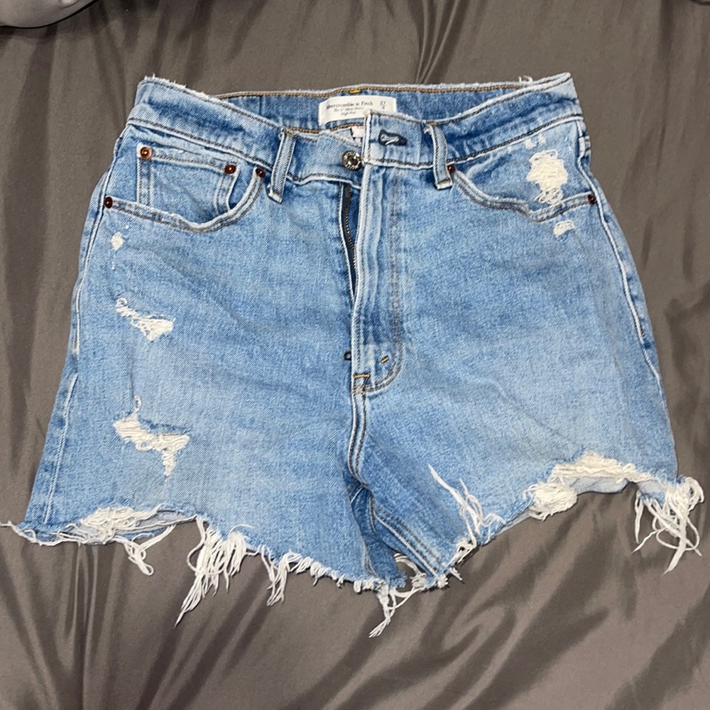 Abercrombie & Fitch 4 Inch Mom Shorts